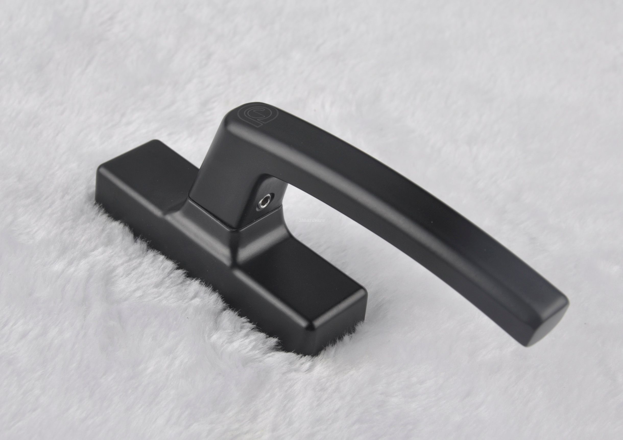 tay cầm cửa sổ m&agrave;u đen