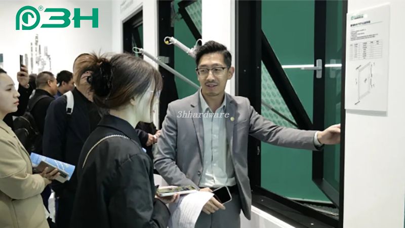 Triển l&atilde;m phần cứng cửa sổ 9