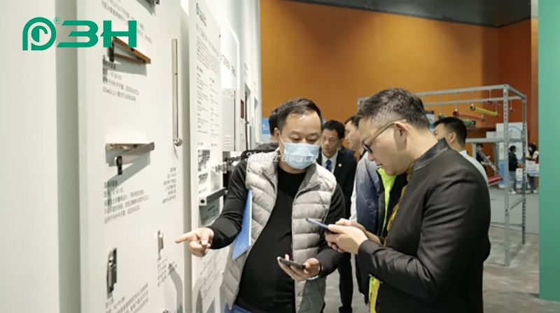 Triển l&atilde;m phần cứng cửa sổ 10